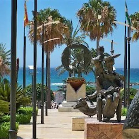 5* Luxe Beach Apartment Marbella